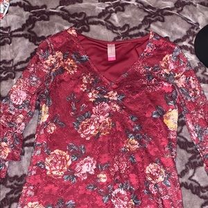 Elbow lace flower shirt worn 3 times